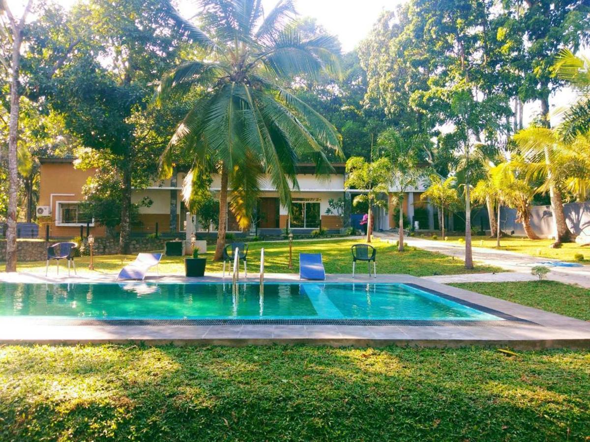 Temple Pond Villa Colombo Пилияндала Экстерьер фото